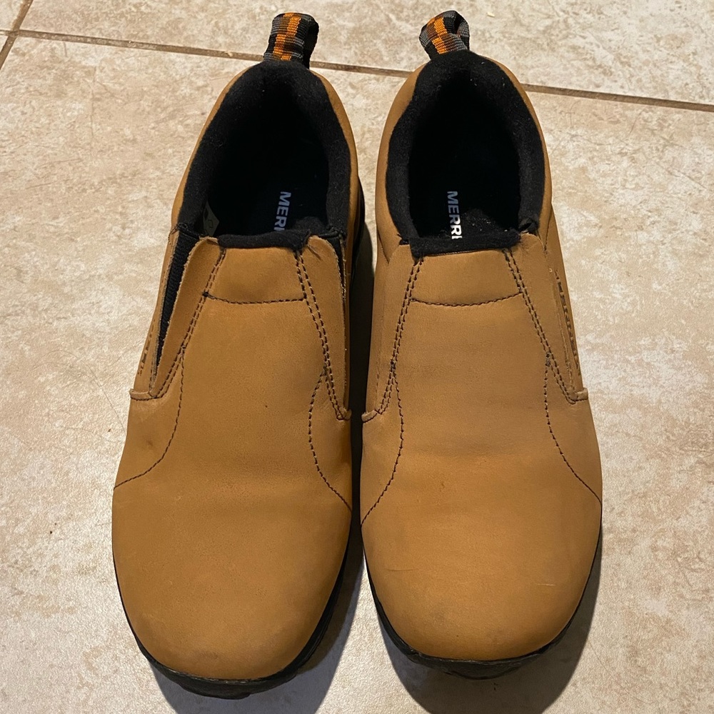Merrell Boys Slip On Boots Size 4.5 gently used